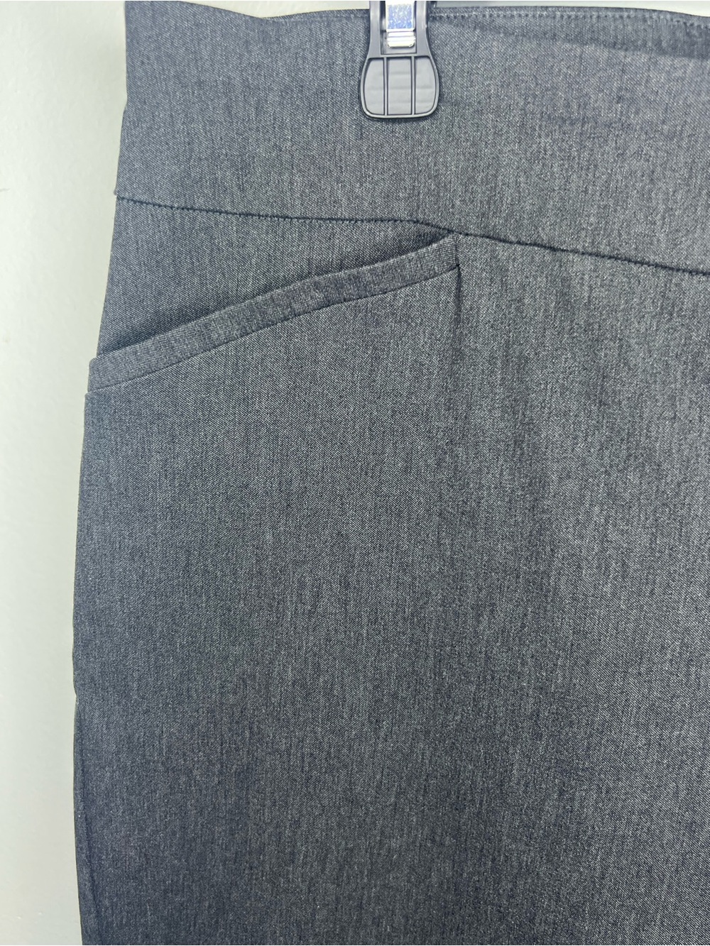 Chico's Perfect Stretch Pull-On Skinny Pants Slim Fit Gray Regular 2 30" Inseam - Picture 2 of 9